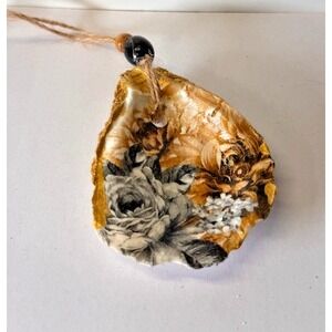 Handmade Oyster Shell  Ornament‎  Floral Inspired Flowers